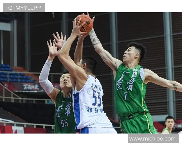 辽宁本钢与四川五粮金的激烈对决展现篮球魅力与团队精神